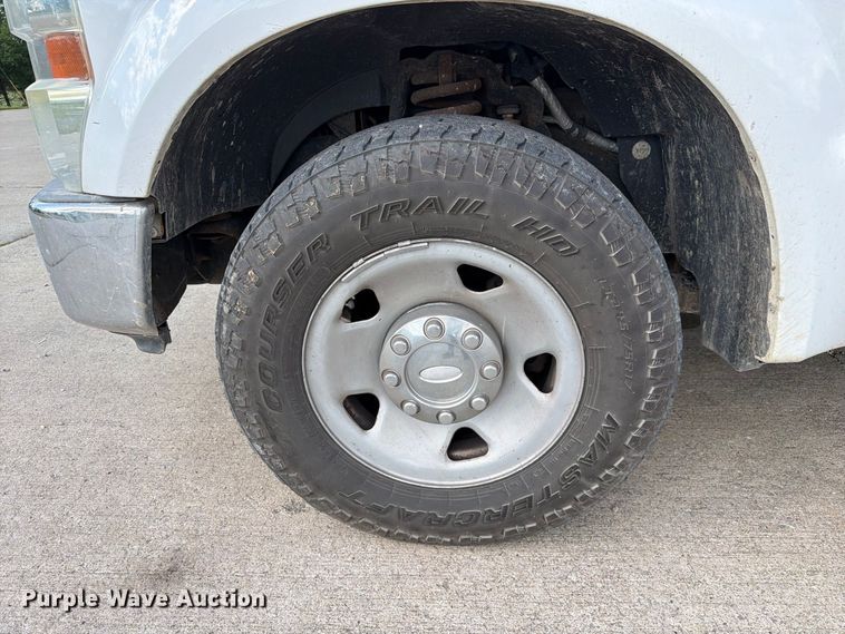 image for item DZ4832 2009 Ford F250 Super Duty XL pickup truck