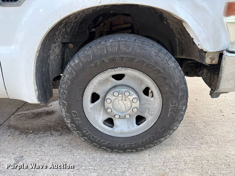 image for item DZ4832 2009 Ford F250 Super Duty XL pickup truck