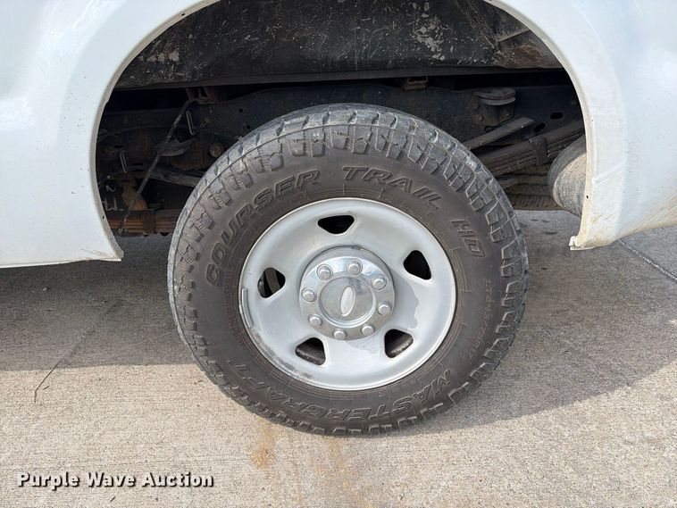 image for item DZ4832 2009 Ford F250 Super Duty XL pickup truck