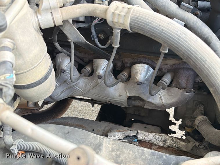 image for item DZ4833 2004 Chevrolet Silverado 3500 flatbed pickup truck