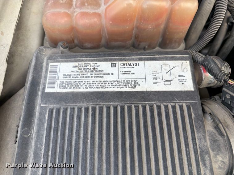 image for item DZ4833 2004 Chevrolet Silverado 3500 flatbed pickup truck