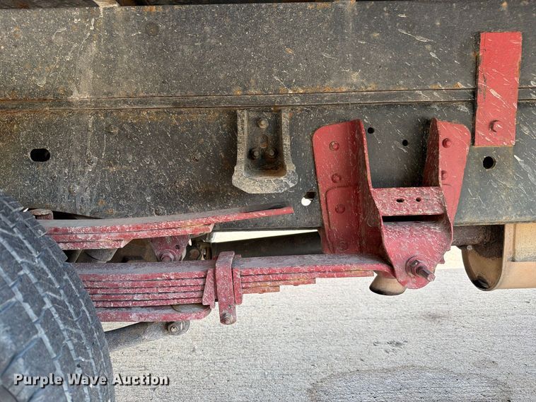 image for item DZ4833 2004 Chevrolet Silverado 3500 flatbed pickup truck