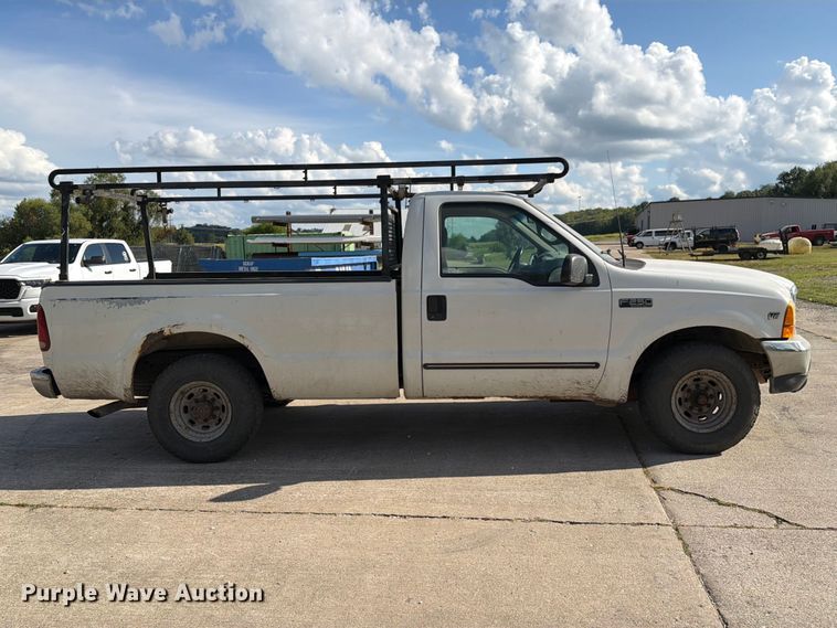 image for item DZ4834 2000 Ford F250 Super Duty XL pickup truck