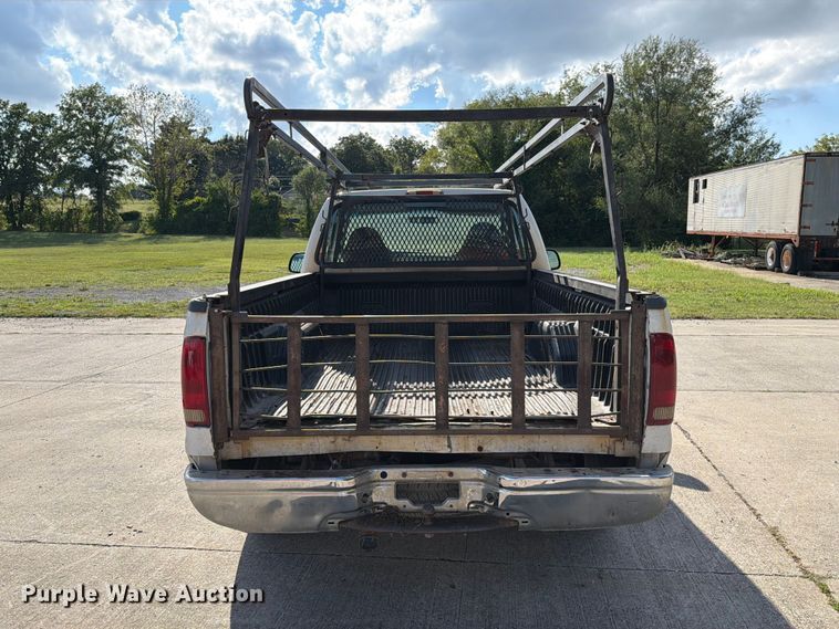 image for item DZ4834 2000 Ford F250 Super Duty XL pickup truck