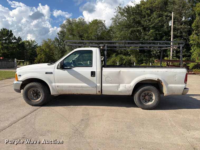 image for item DZ4834 2000 Ford F250 Super Duty XL pickup truck