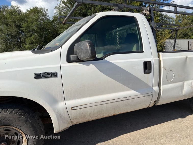 image for item DZ4834 2000 Ford F250 Super Duty XL pickup truck