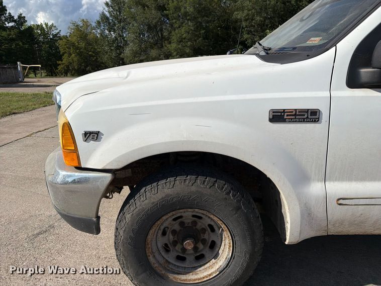 image for item DZ4834 2000 Ford F250 Super Duty XL pickup truck