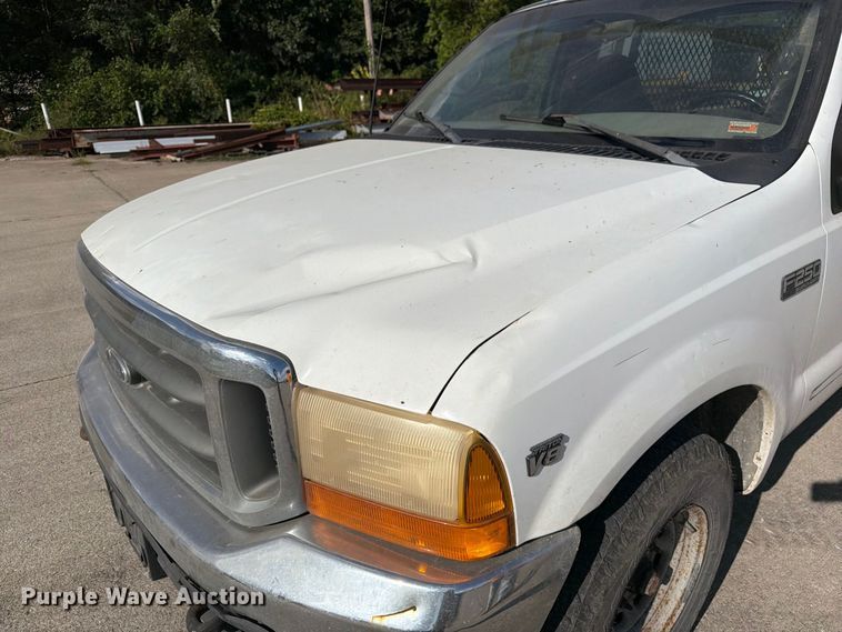 image for item DZ4834 2000 Ford F250 Super Duty XL pickup truck