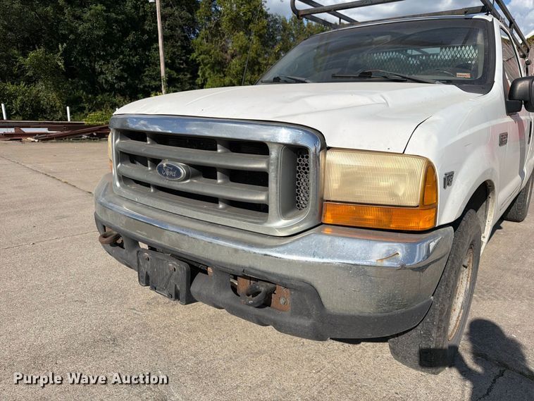 image for item DZ4834 2000 Ford F250 Super Duty XL pickup truck