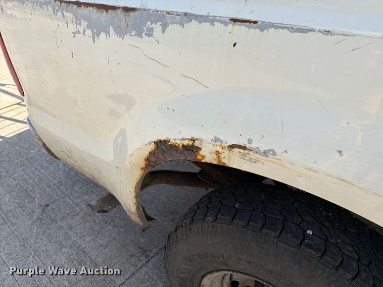 image for item DZ4834 2000 Ford F250 Super Duty XL pickup truck