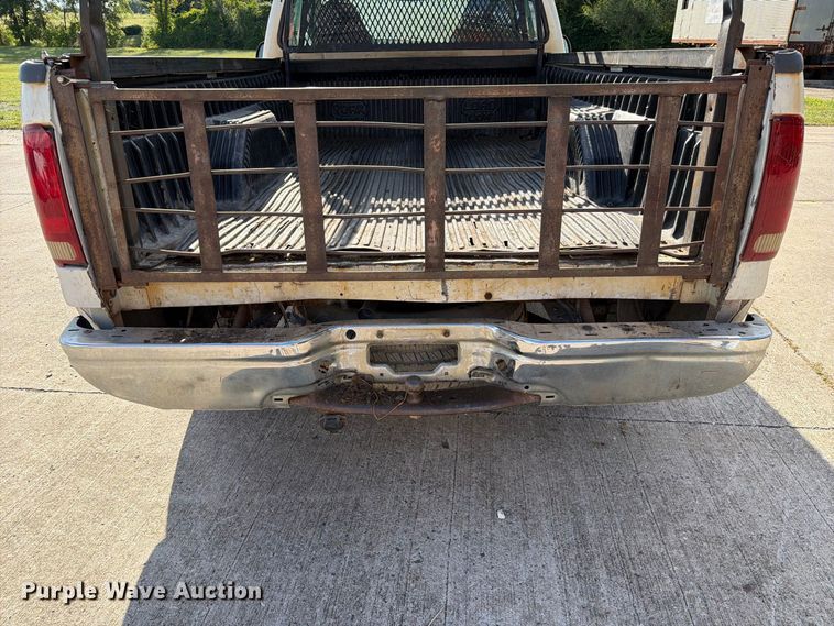 image for item DZ4834 2000 Ford F250 Super Duty XL pickup truck