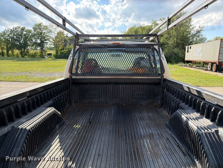 image for item DZ4834 2000 Ford F250 Super Duty XL pickup truck