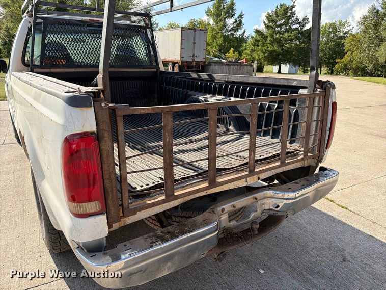image for item DZ4834 2000 Ford F250 Super Duty XL pickup truck