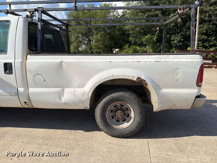 image for item DZ4834 2000 Ford F250 Super Duty XL pickup truck
