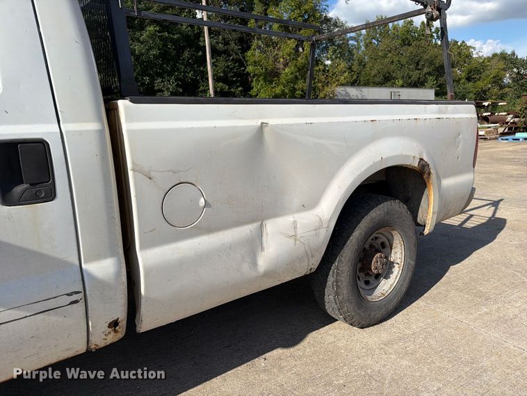 image for item DZ4834 2000 Ford F250 Super Duty XL pickup truck