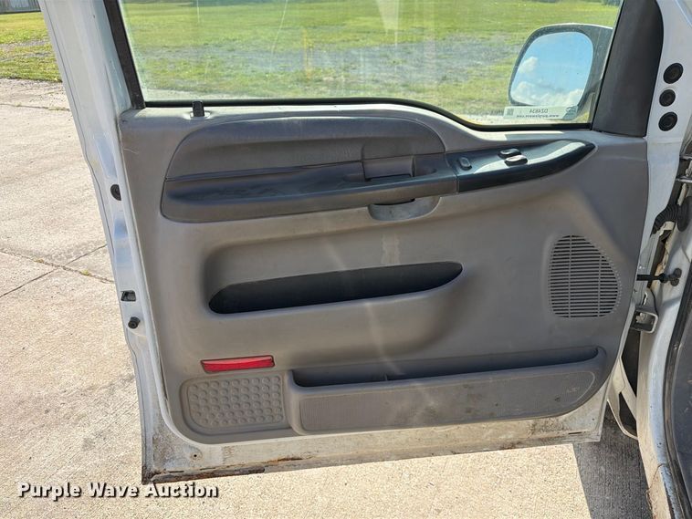 image for item DZ4834 2000 Ford F250 Super Duty XL pickup truck