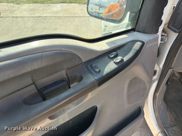image for item DZ4834 2000 Ford F250 Super Duty XL pickup truck