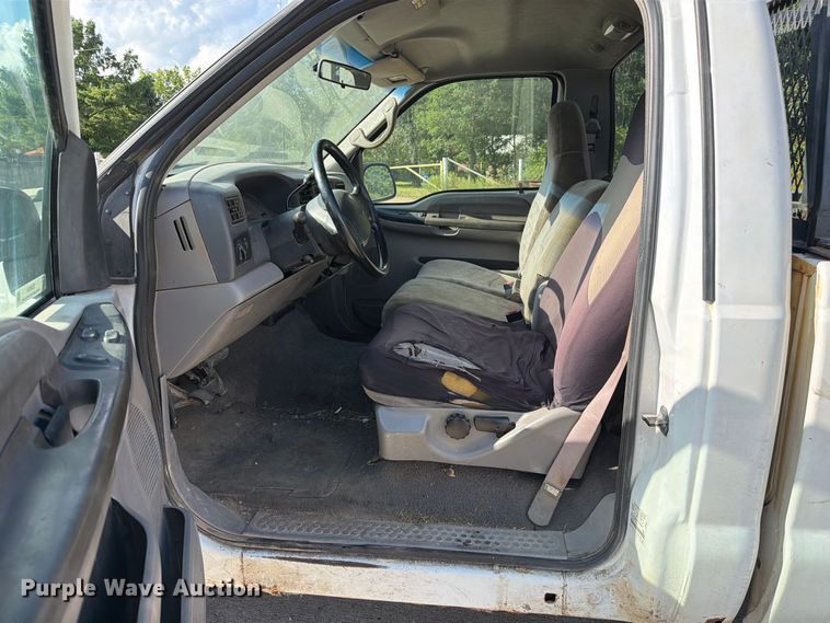 image for item DZ4834 2000 Ford F250 Super Duty XL pickup truck