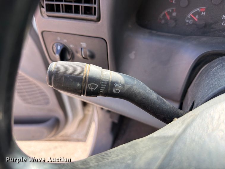 image for item DZ4834 2000 Ford F250 Super Duty XL pickup truck