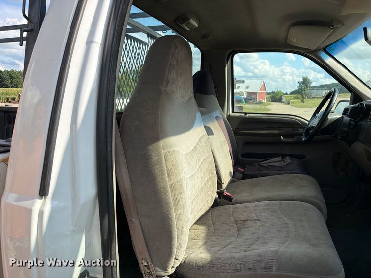 image for item DZ4834 2000 Ford F250 Super Duty XL pickup truck