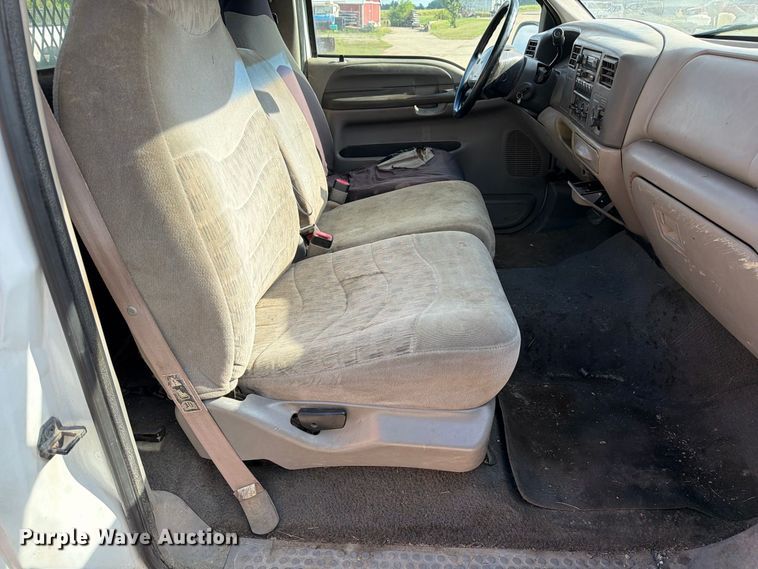 image for item DZ4834 2000 Ford F250 Super Duty XL pickup truck