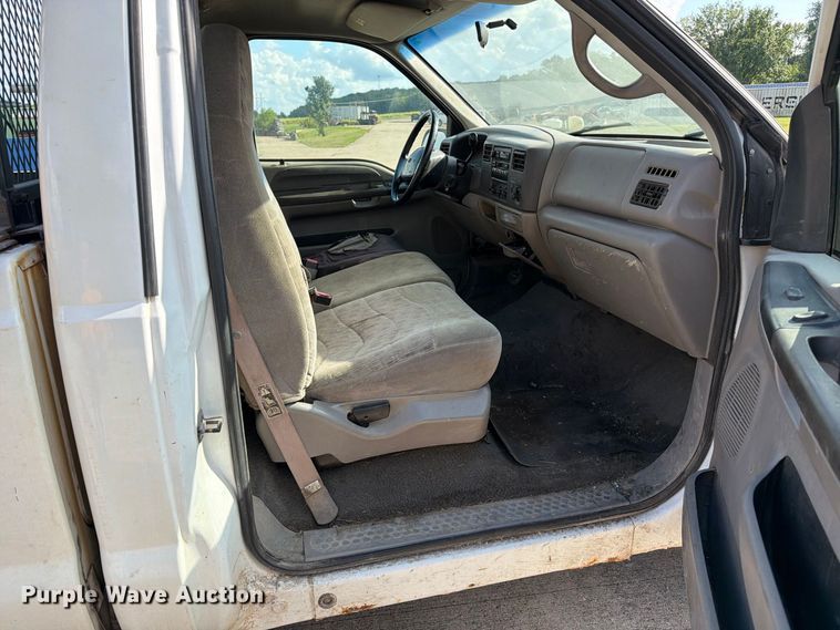 image for item DZ4834 2000 Ford F250 Super Duty XL pickup truck