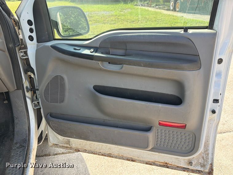 image for item DZ4834 2000 Ford F250 Super Duty XL pickup truck