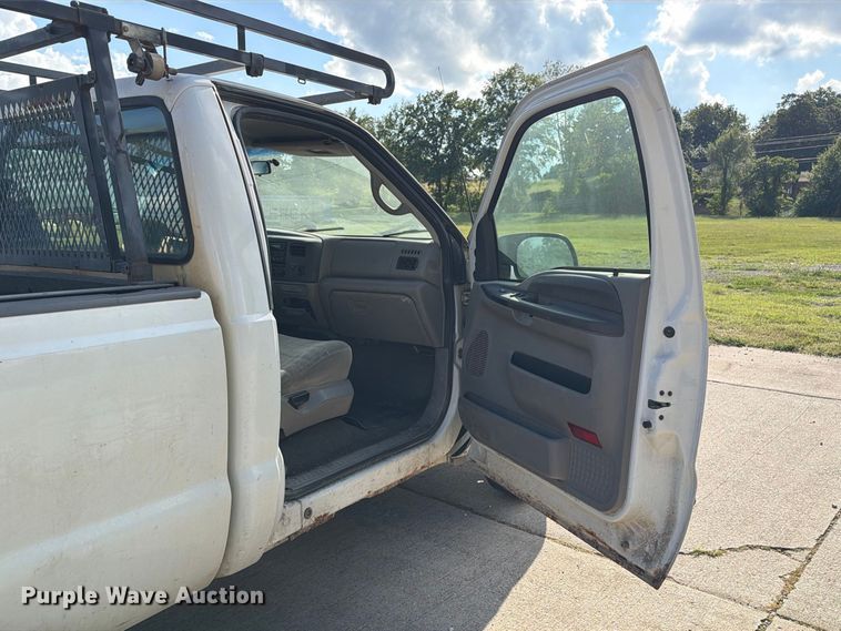 image for item DZ4834 2000 Ford F250 Super Duty XL pickup truck