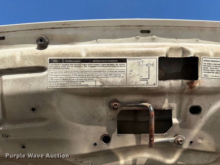 image for item DZ4834 2000 Ford F250 Super Duty XL pickup truck