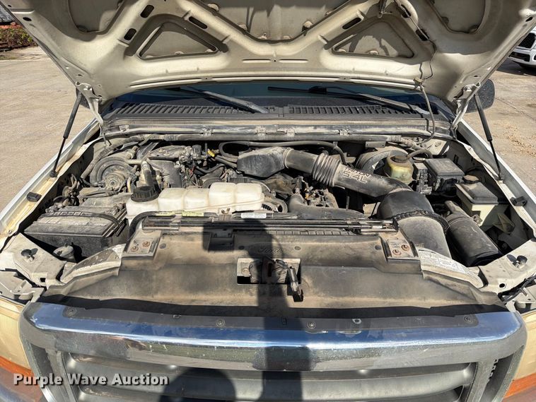 image for item DZ4834 2000 Ford F250 Super Duty XL pickup truck