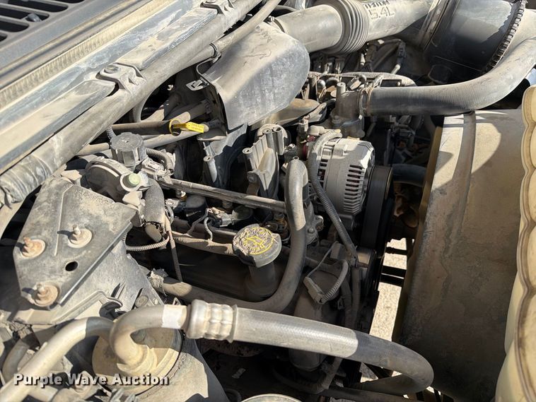 image for item DZ4834 2000 Ford F250 Super Duty XL pickup truck