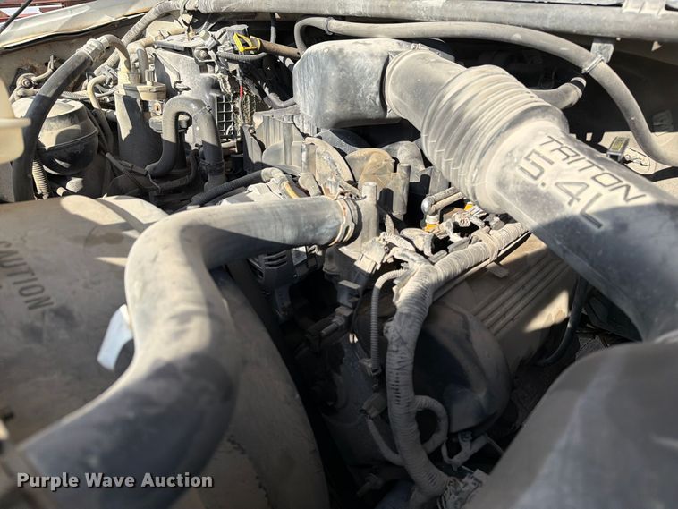 image for item DZ4834 2000 Ford F250 Super Duty XL pickup truck