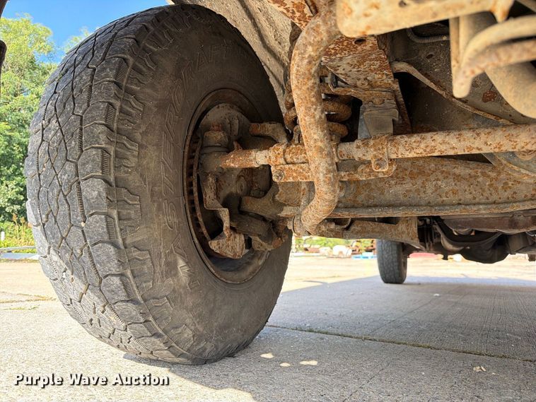 image for item DZ4834 2000 Ford F250 Super Duty XL pickup truck