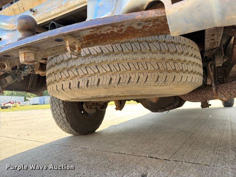 image for item DZ4834 2000 Ford F250 Super Duty XL pickup truck