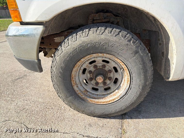 image for item DZ4834 2000 Ford F250 Super Duty XL pickup truck