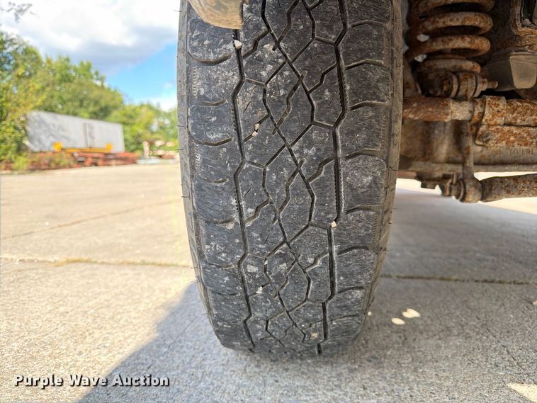 image for item DZ4834 2000 Ford F250 Super Duty XL pickup truck