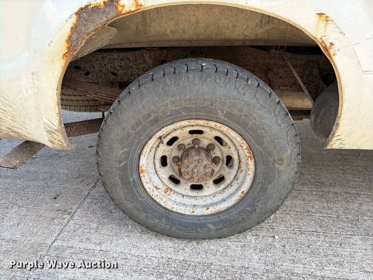 image for item DZ4834 2000 Ford F250 Super Duty XL pickup truck