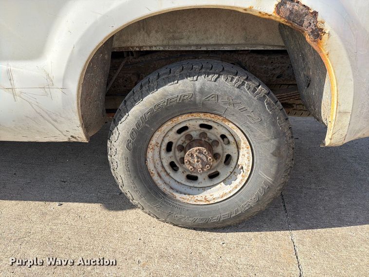 image for item DZ4834 2000 Ford F250 Super Duty XL pickup truck