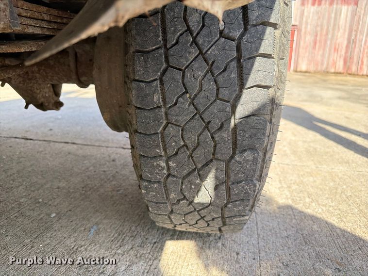 image for item DZ4834 2000 Ford F250 Super Duty XL pickup truck