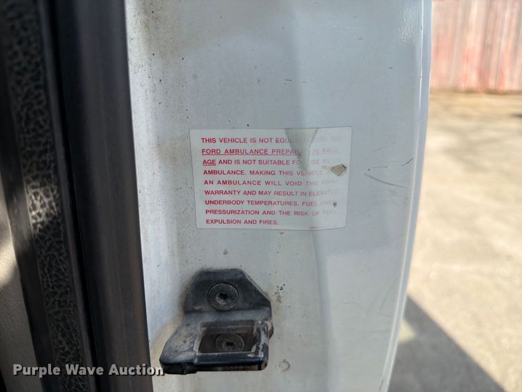 image for item DZ4834 2000 Ford F250 Super Duty XL pickup truck