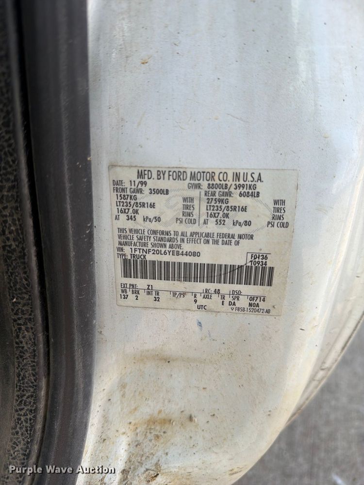 image for item DZ4834 2000 Ford F250 Super Duty XL pickup truck