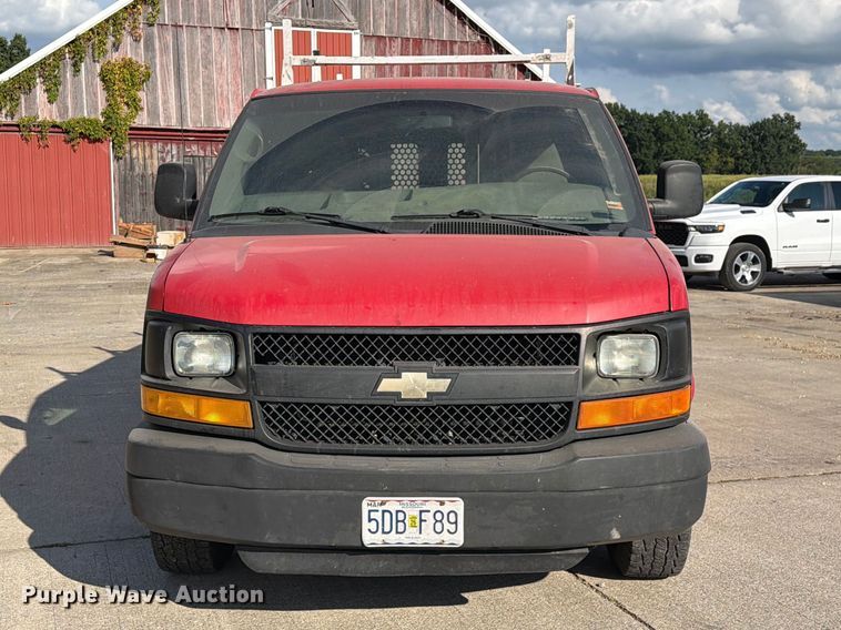 image for item DZ4835 2011 Chevrolet Express 2500 van