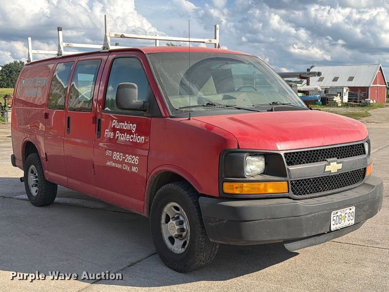 image for item DZ4835 2011 Chevrolet Express 2500 van