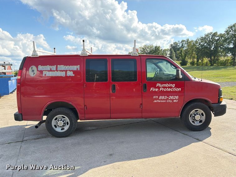 image for item DZ4835 2011 Chevrolet Express 2500 van
