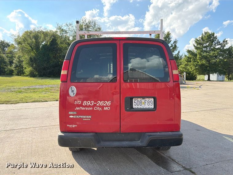 image for item DZ4835 2011 Chevrolet Express 2500 van
