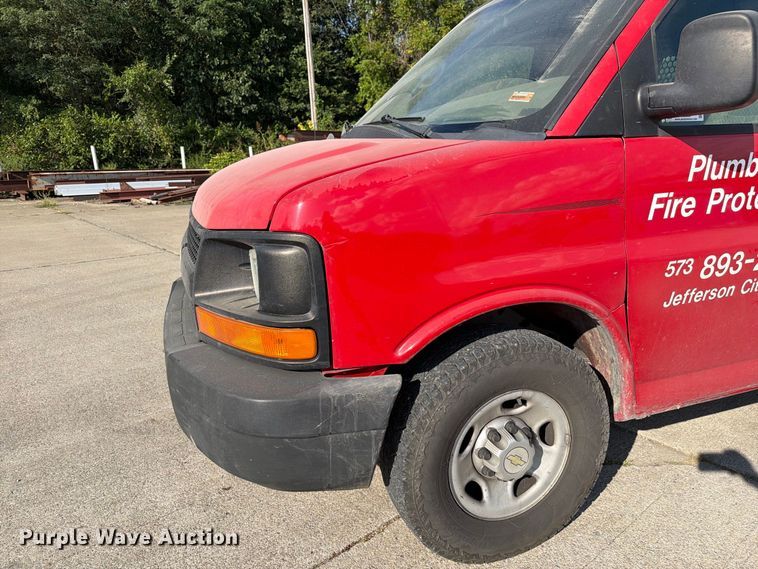 image for item DZ4835 2011 Chevrolet Express 2500 van