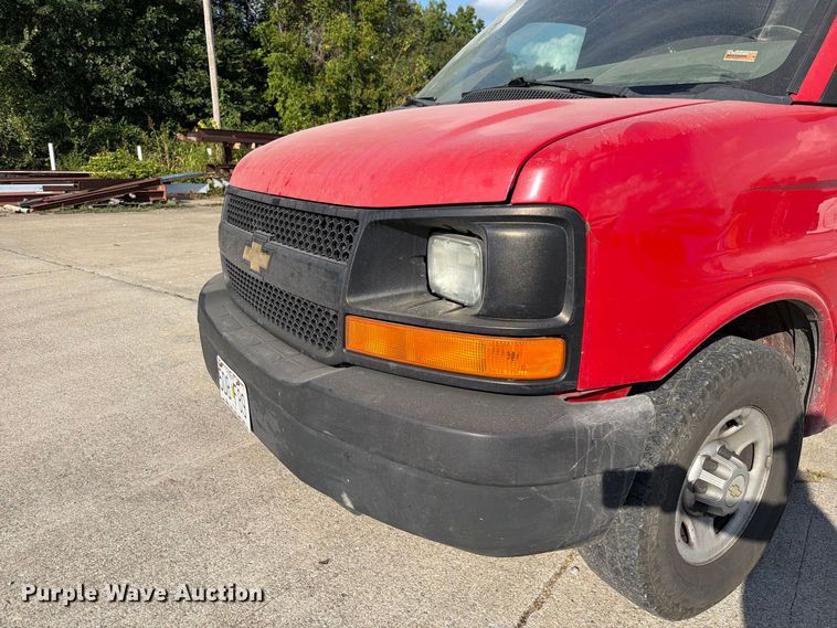 image for item DZ4835 2011 Chevrolet Express 2500 van