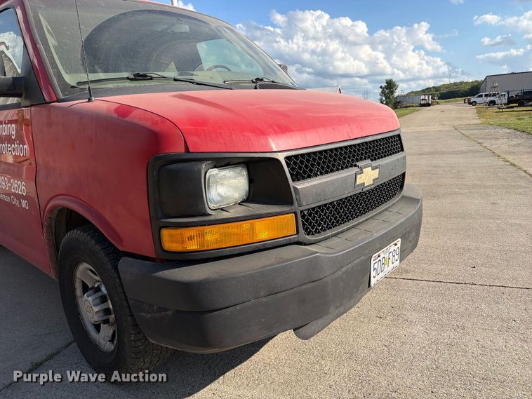image for item DZ4835 2011 Chevrolet Express 2500 van