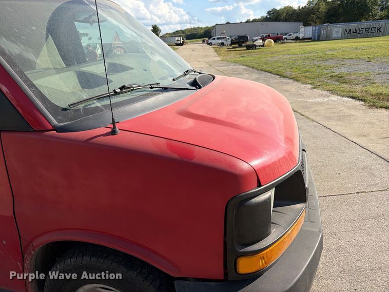 image for item DZ4835 2011 Chevrolet Express 2500 van