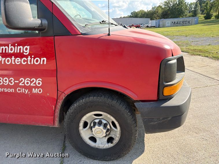 image for item DZ4835 2011 Chevrolet Express 2500 van